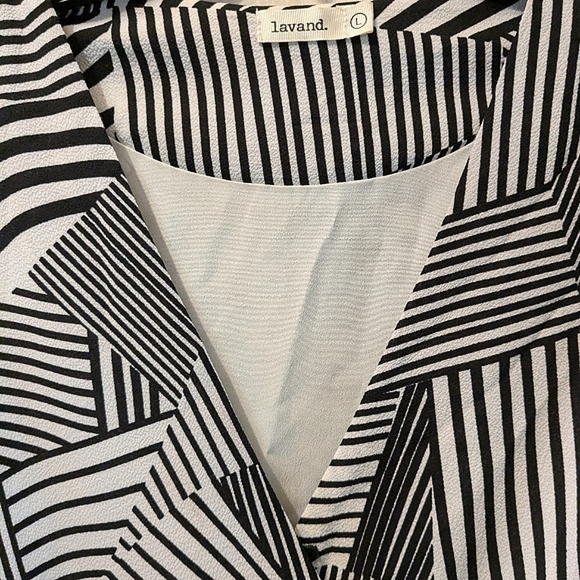 Lavand. Black and White Mitty Dress - Picture 2 of 6